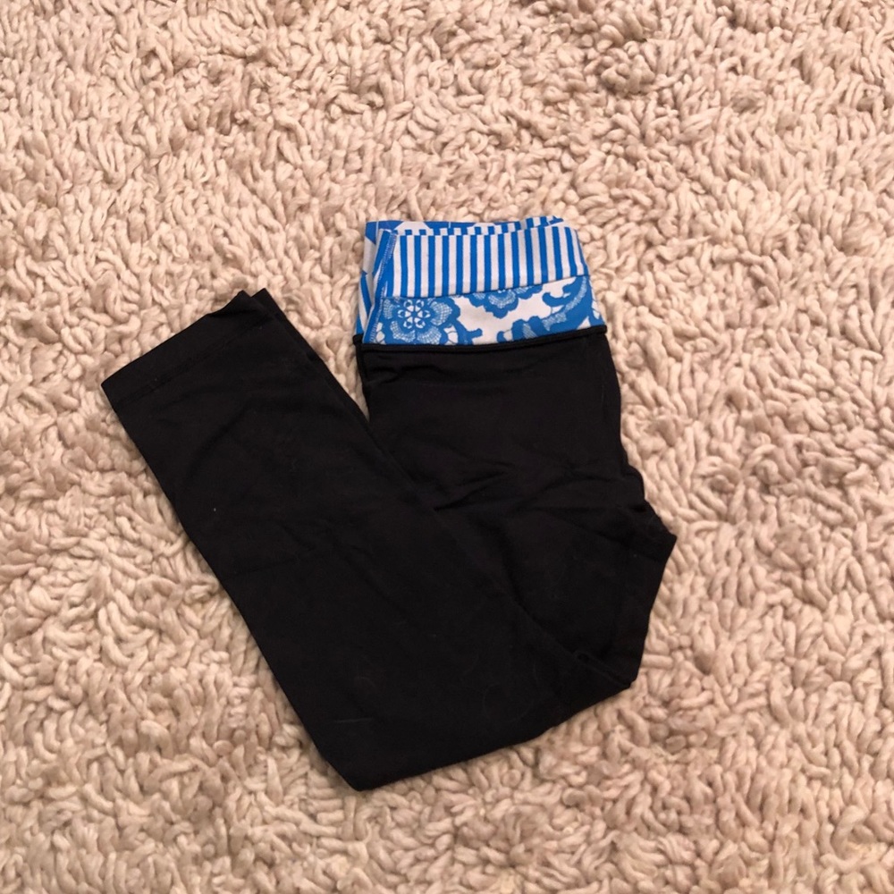 Lululemon crop leggings with blue foldover band